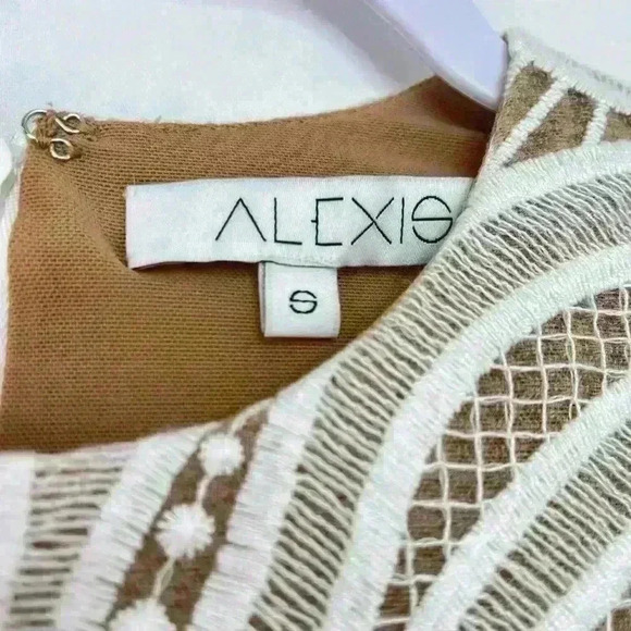 Alexis White Garner Lace Fringe Long Sleeve Romper ASO Taylor Swift - Picture 10 of 15